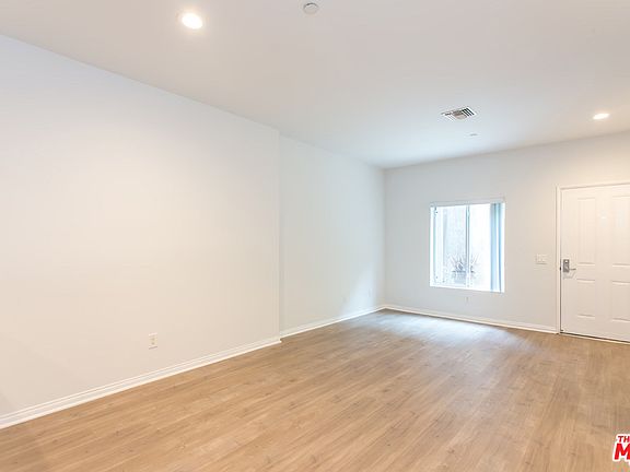 4th image of 10918 Morrison St APT 11