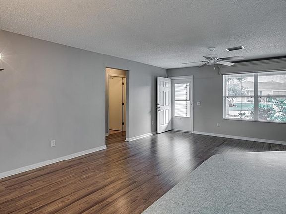 5th image of 994 Eastmont Ct
