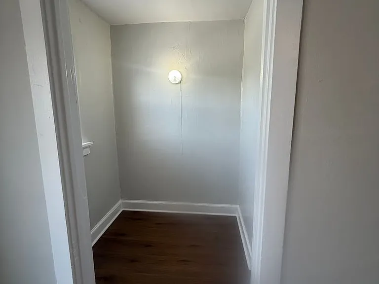 (370) 2526-30 Bellevue — Photo 8