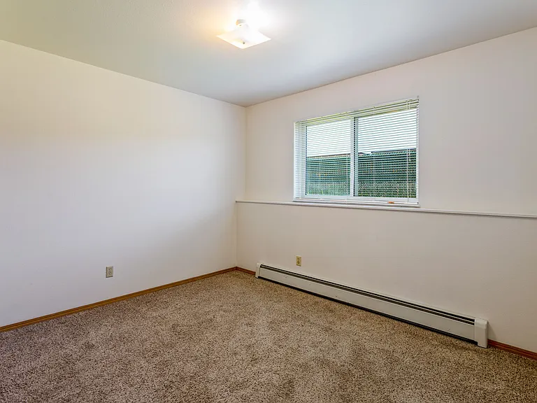 North Russell Apts-1650 N Russell — Photo 23
