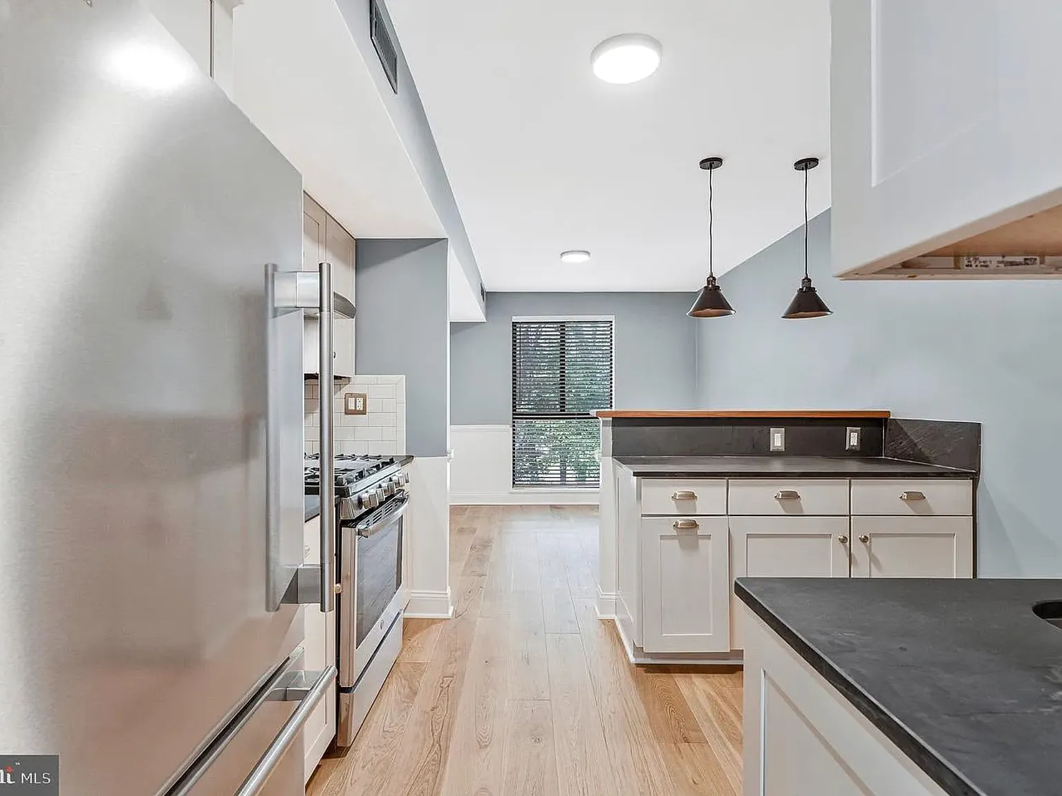 2 bed, 991 sqft, $2,224 — Photo 1