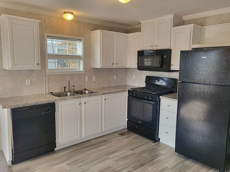 1st image of 23 Sycamore Blvd #23
