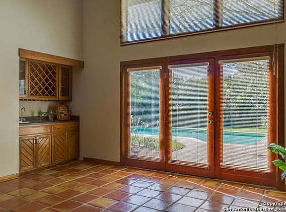5th image of 206 Wood Shadow St