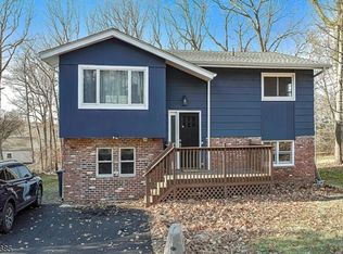 12 Hobart Trl, Hopatcong, NJ 07843