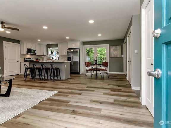 4th image of 1009 28th Street SE