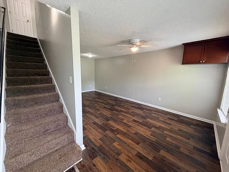 427 E Main St — Photo 7