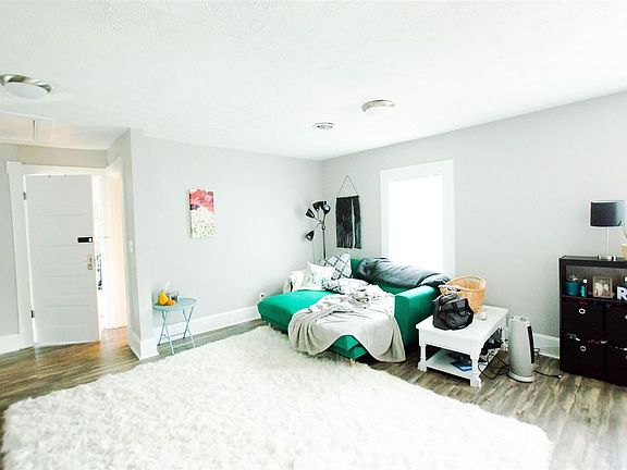 2nd image of 2435 Shelby St APT 1