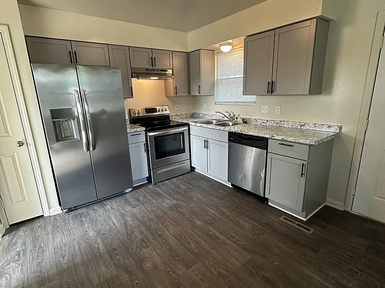 3235 N 84th Ter — Photo 12