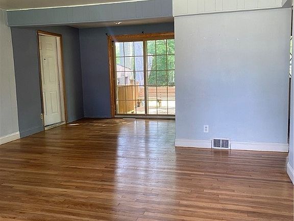 2nd image of 3205 Hadley Ave