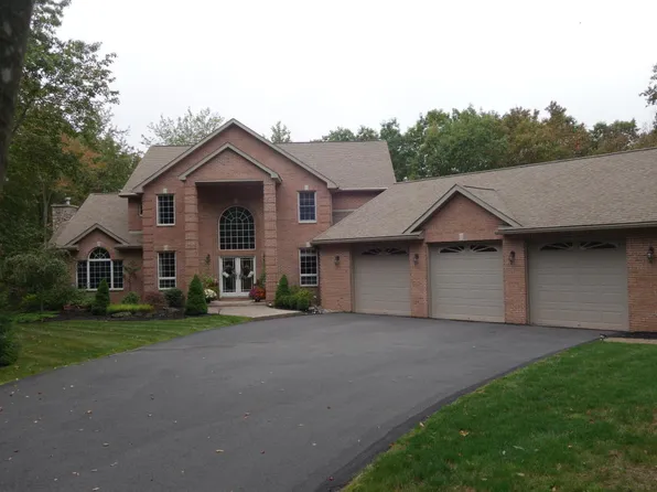 801 Sandspring Rd, Wilkes Barre, PA 18702