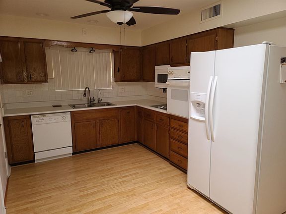 4th image of 10911 W Saratoga Cir