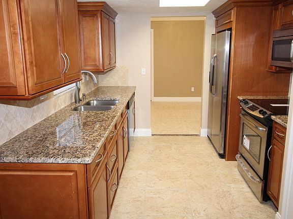 3rd image of 1007 E Indian Oaks