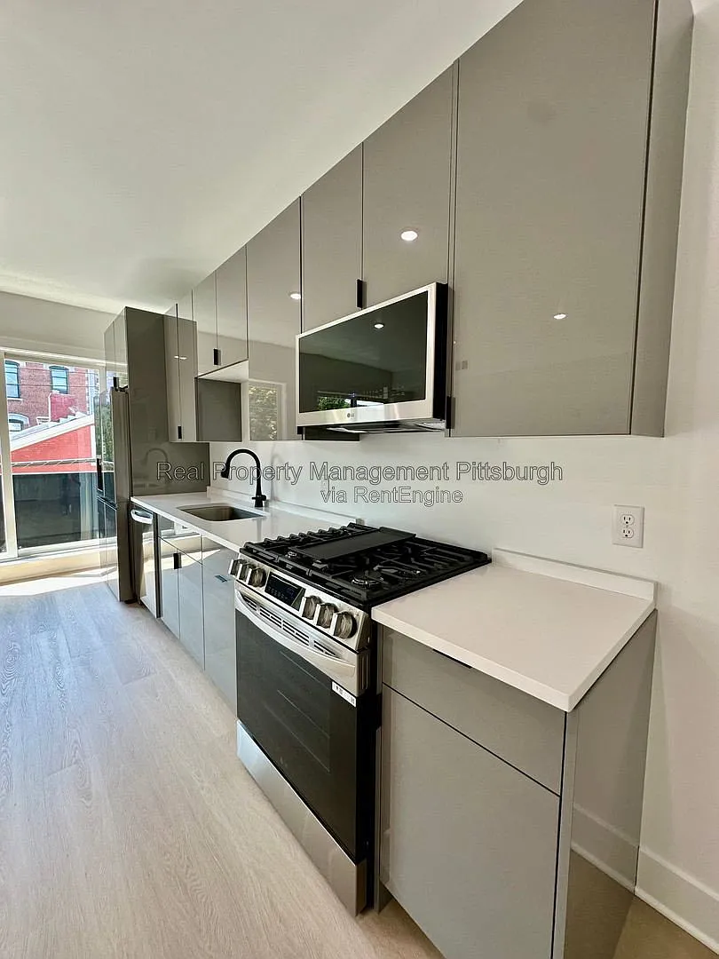 1 bed, 1.5 bath, 1000 sqft, $1,450 — Photo 3