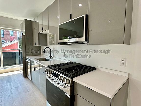 3rd image of 1403 Sarah St Unit 2