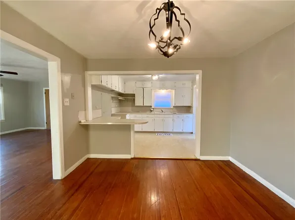 813 W State St, Groesbeck, TX 76642