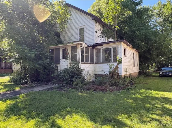 132 Chestnut St, Gowanda, NY 14070