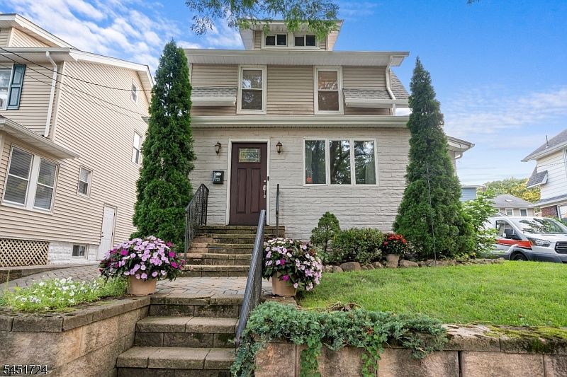 1st image of 171 Oak Ridge Ave
