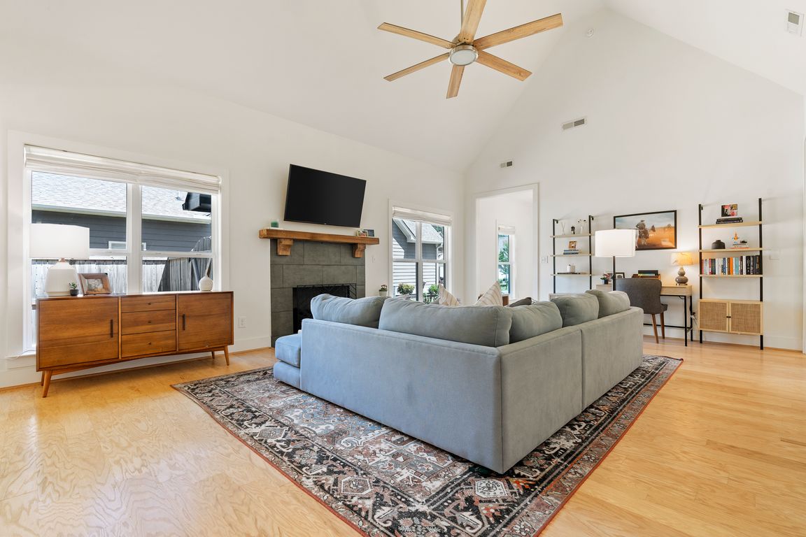 next background image