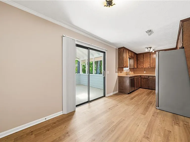 3773 Memorial Pkwy NW — Photo 10