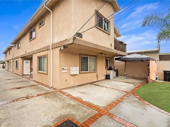 3rd image of 1652 Plaza Del Amo