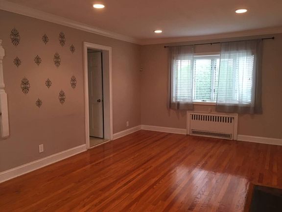 3rd image of 503 Lowell Ave