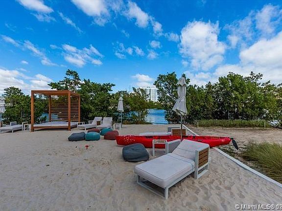 2nd image of 16385 Biscayne Blvd Unit 3115