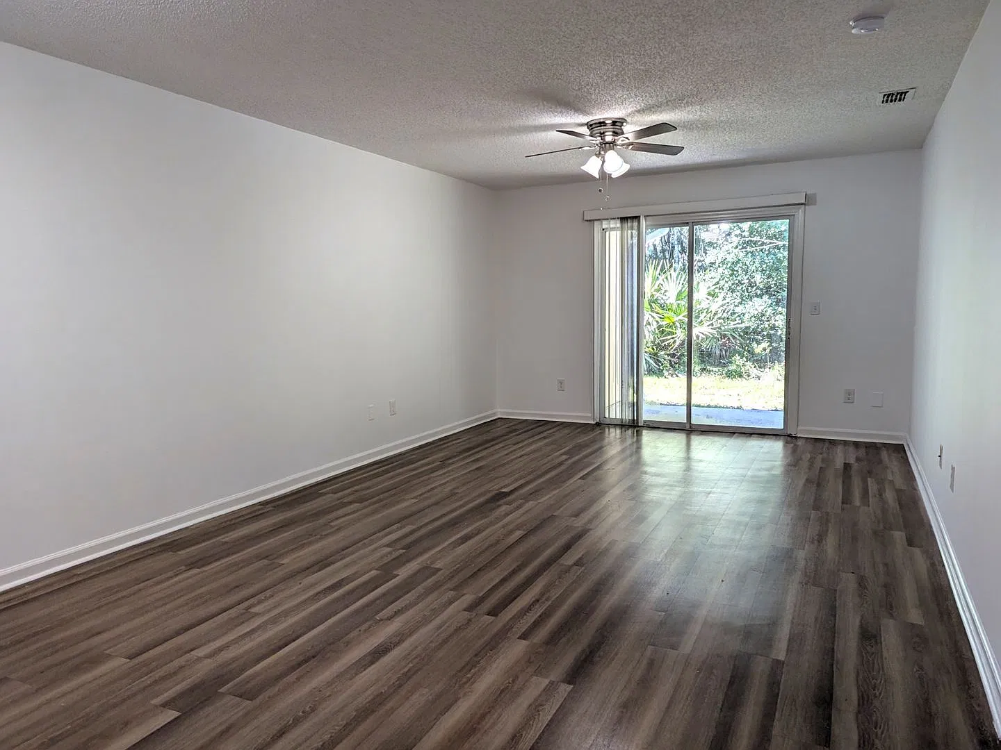 **Special For This 3/2 Duplex On 18 Month Lease** - Ready For Immediate Move-In. — Photo 4
