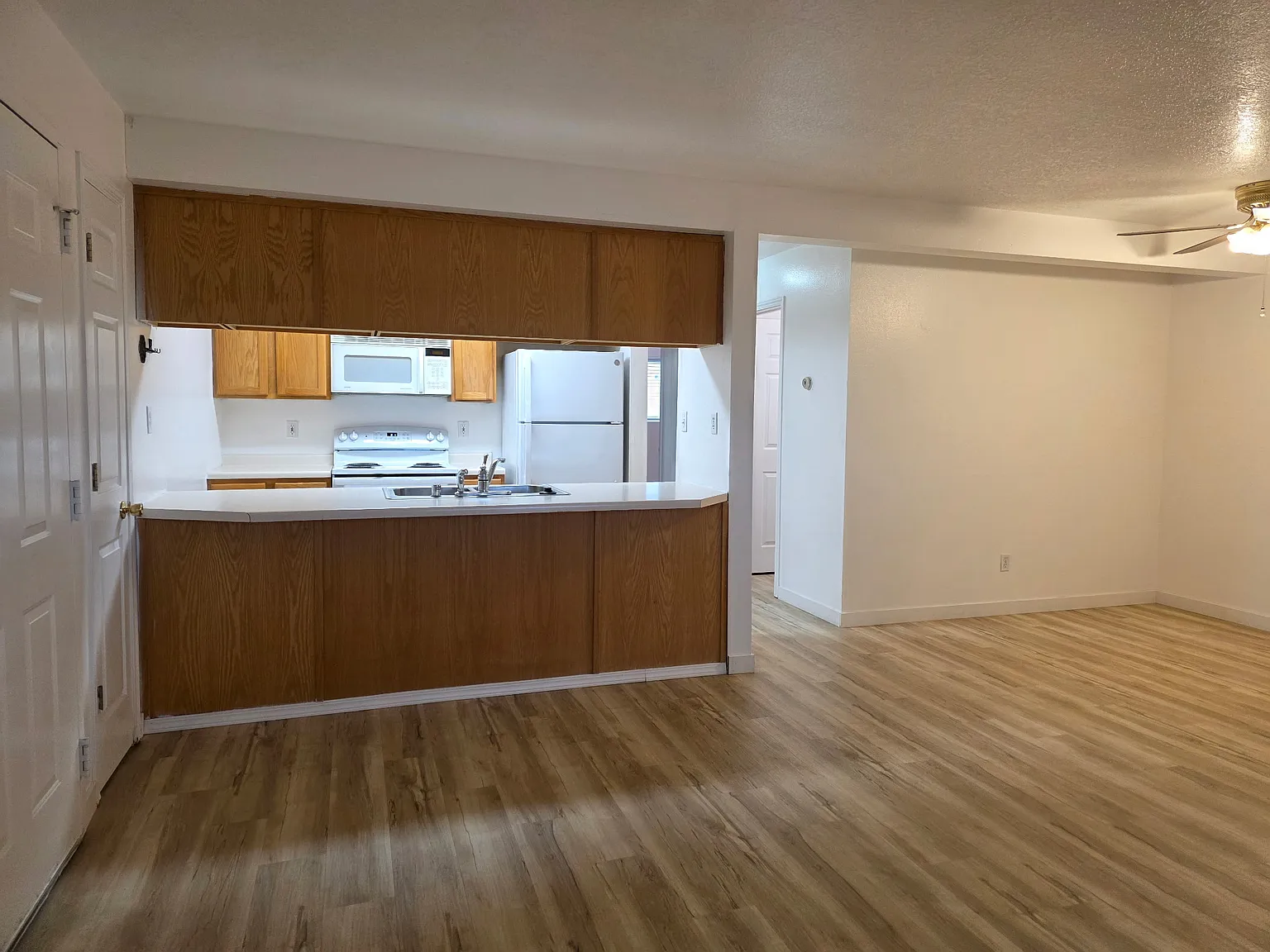 2 bed, $1,100 — Photo 4