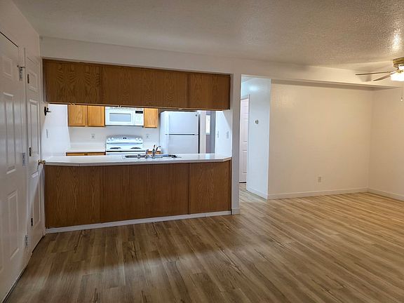 4th image of 2800 Grenada Dr