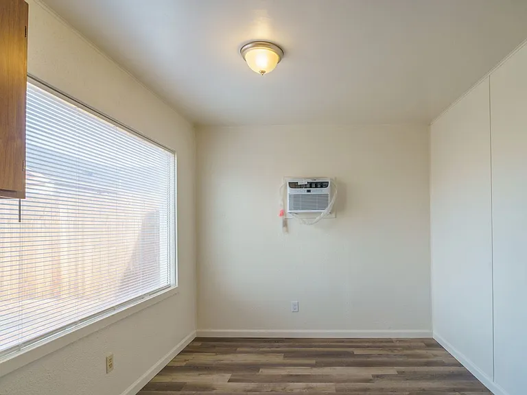 1025 W Columbia Ave — Photo 6
