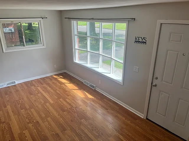 3 bed, 1.5 bath, 1100 sqft, $1,500 — Photo 2