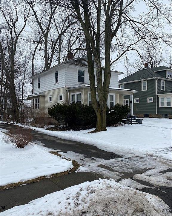 1st image of 27 Hirschfield Dr