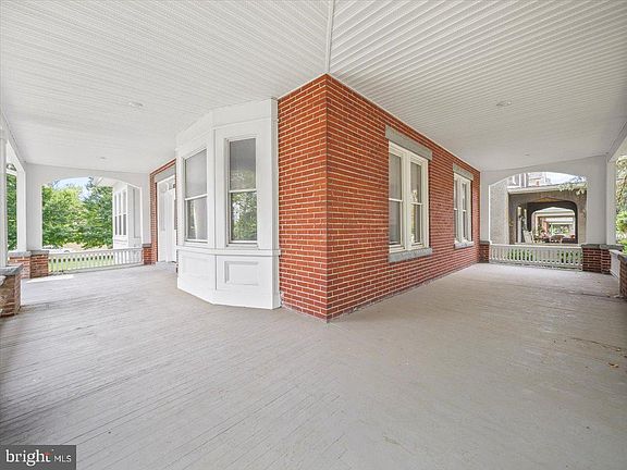 4th image of 836 Oak Hill Ave