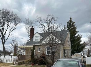 11 Comber St, Valley Stream, NY 11580