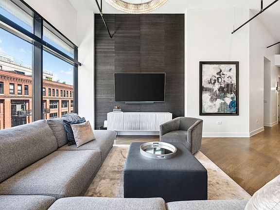 5th image of 676 N Kingsbury St APT 501