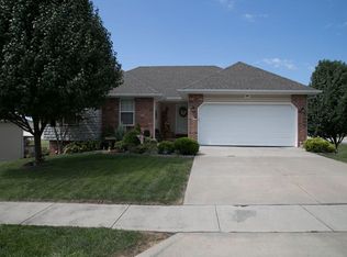 983 S Redwood St, Nixa, MO 65714