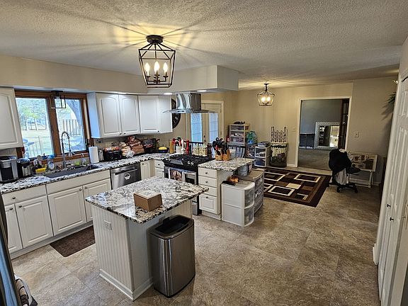 4th image of 716 Allen Dr