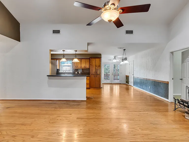 18085 Lake Dr E — Photo 19