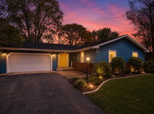 218 E Nerge Rd, Roselle, IL 60172