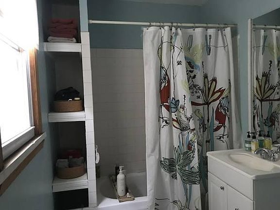 5th image of 2714 N Mozart St #2