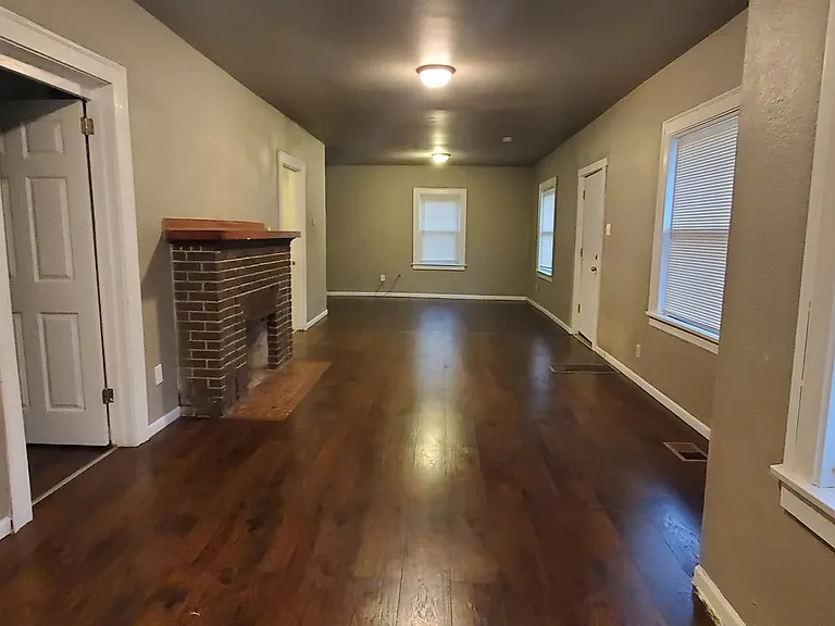 4200 Van Buren St — Photo 4