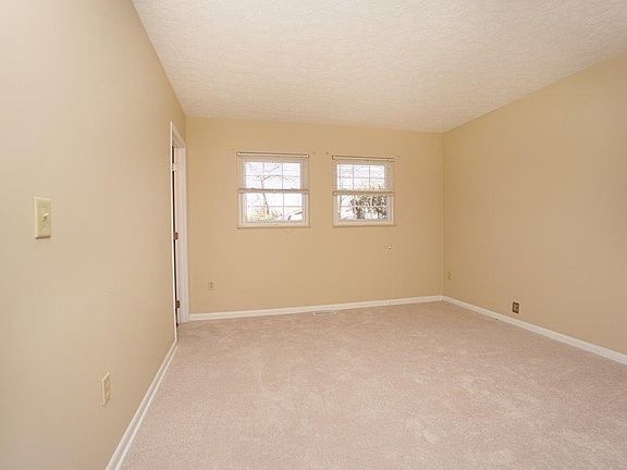 2nd image of 937 Cambridge Dr