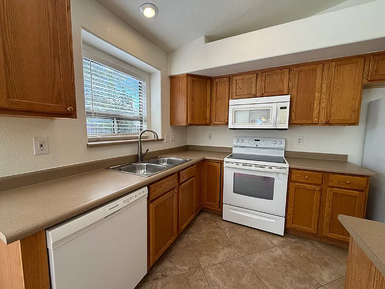 9587 W Seldon Ln — Photo 8