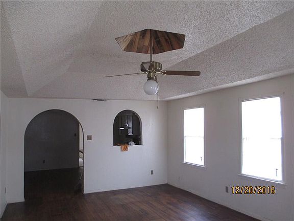 2nd image of 1926 Sewell St