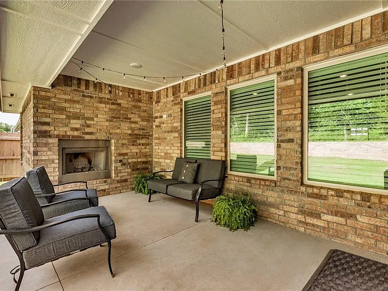 2816 Oak Hill Ave — Photo 2
