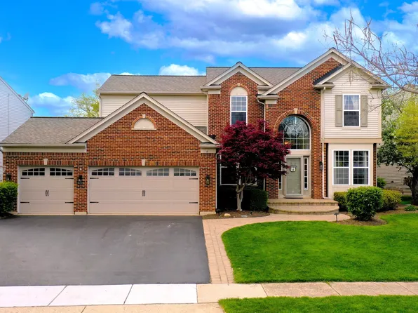 4 Benton Ct, Algonquin, IL 60102