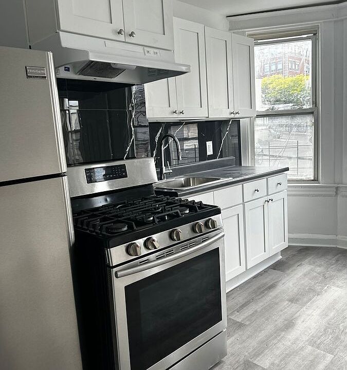 1st image of 196 Willow St APT 1