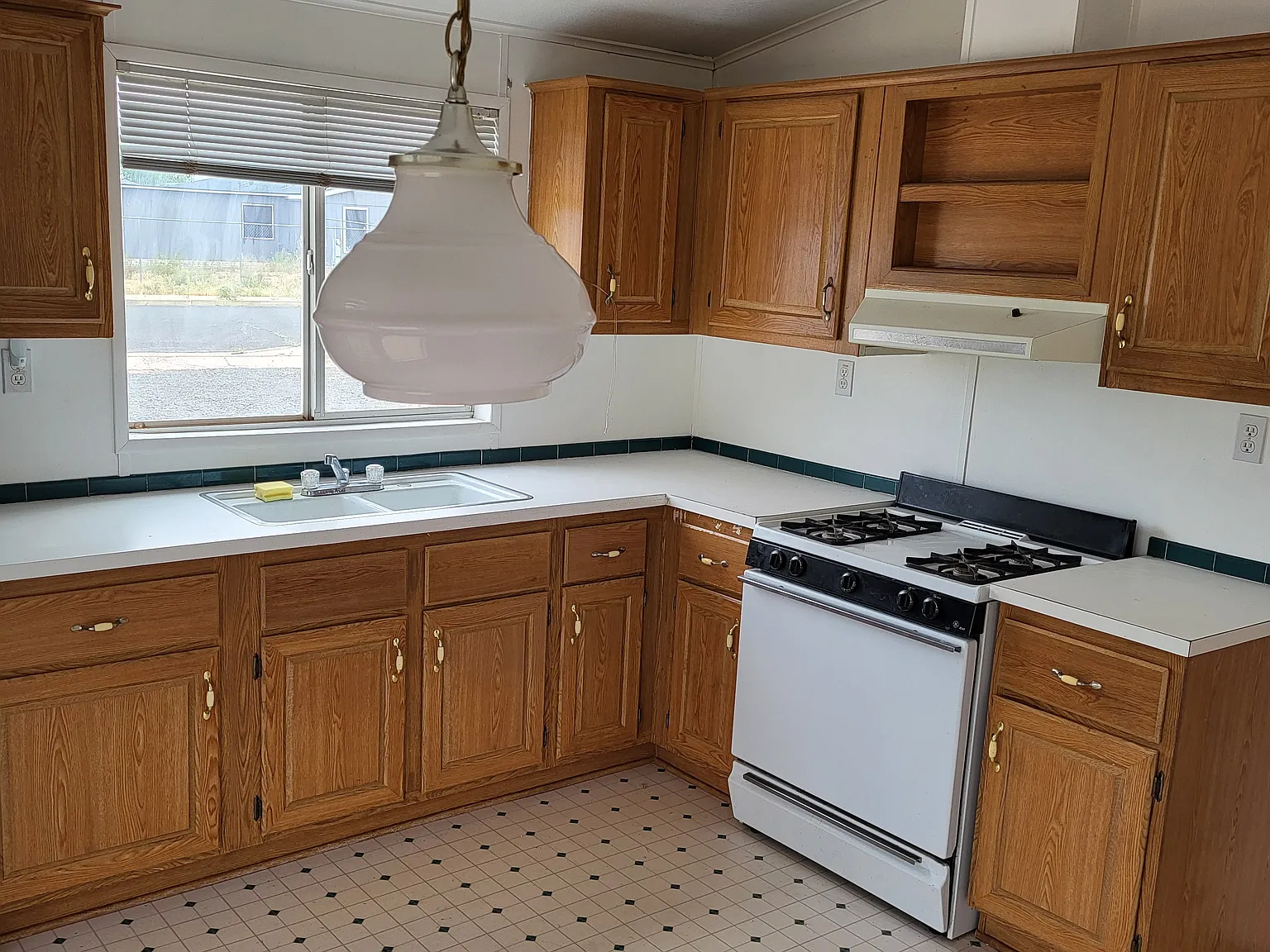 3 bed, 1260 sqft, $2,000 — Photo 3