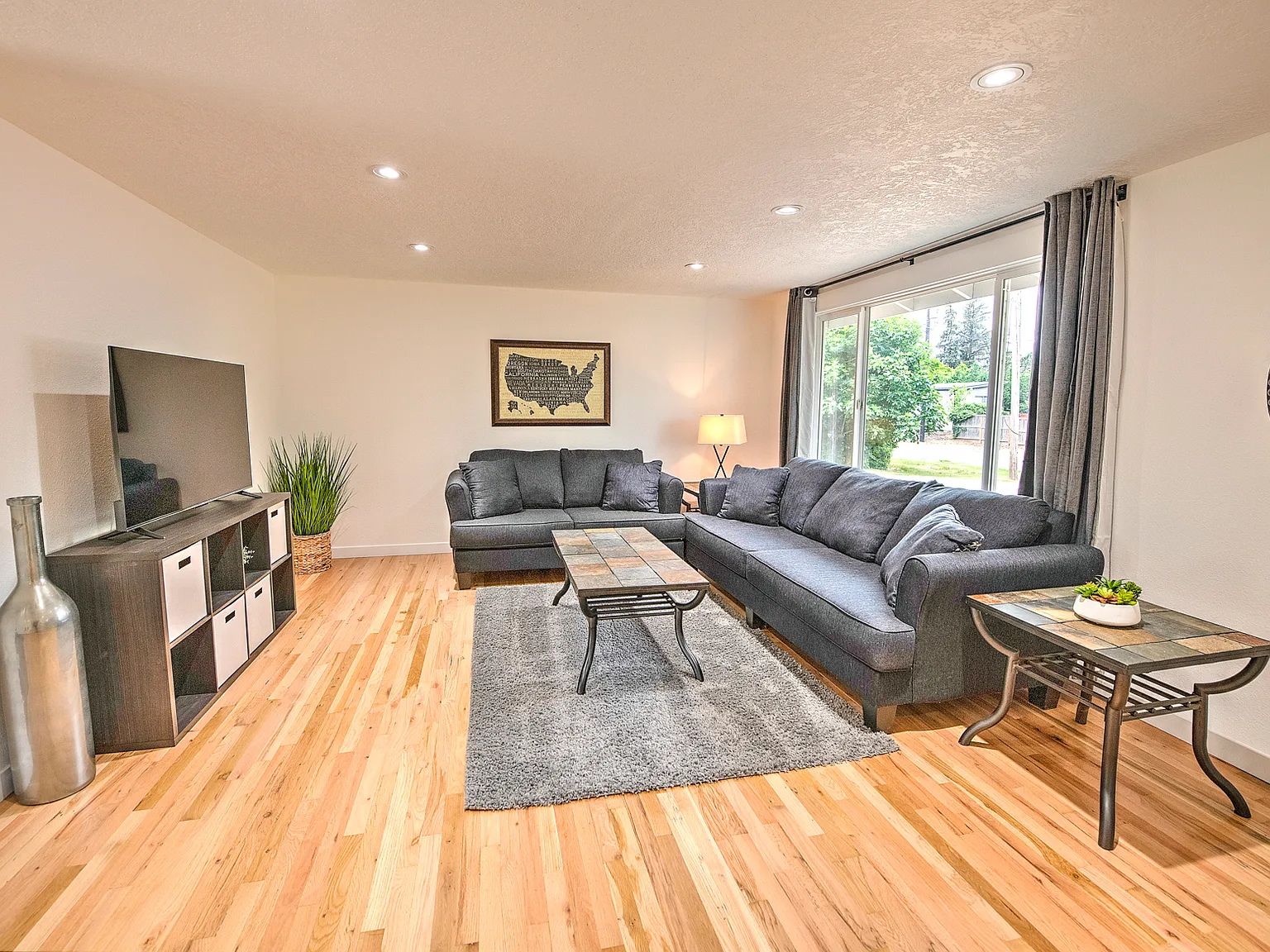 5 bed, 2466 sqft, $4,995 — Photo 4