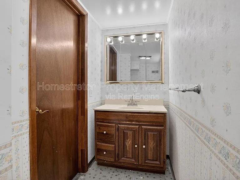 10527 Prestwick Dr — Photo 22